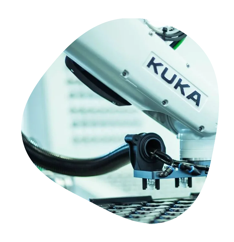 Roboterarm in einer Automatisierungszelle der Barth Mechanik GmbH